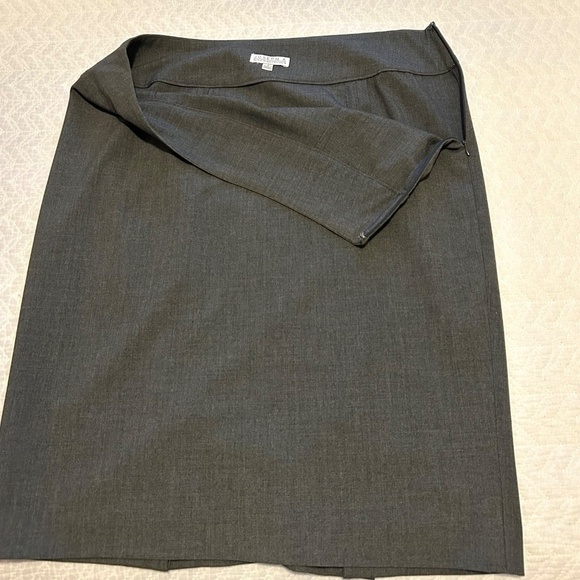 Joseph A. Pencil Skirt with Back Vents Med Grey Size 8 - Picture 5 of 13